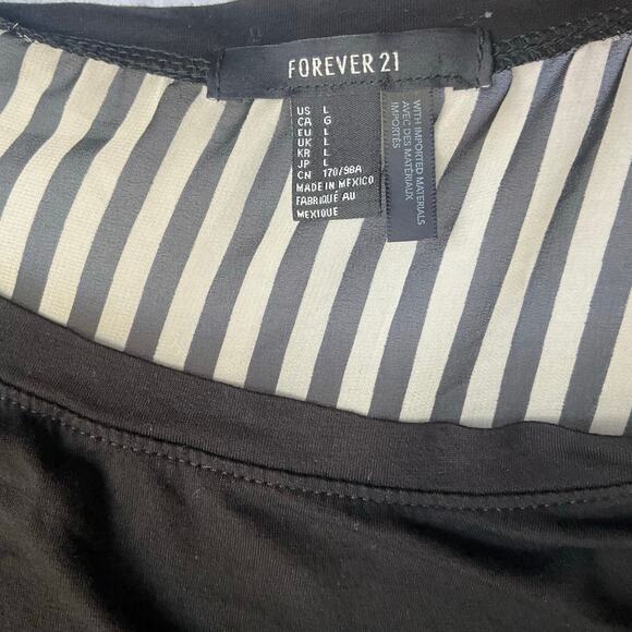FOREVER 21 Women’s Short Sleeve Blouse size L, Black front and Stripes back - Picture 6 of 9